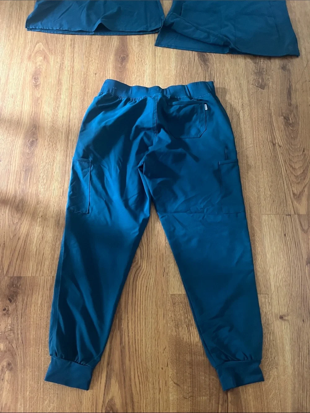Women’s Teal Medical Scrub Set - 2 Small Tops & 1 Jogger Pants Size Medium